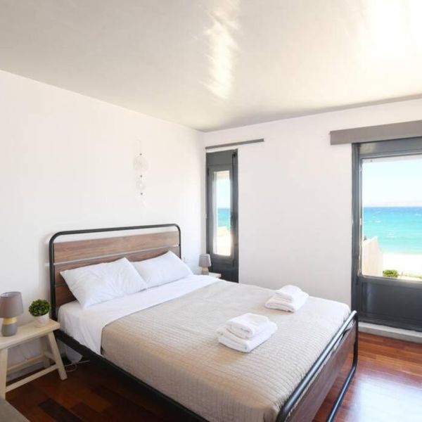 Sunshine Apt- Unique Holidays by the Sea