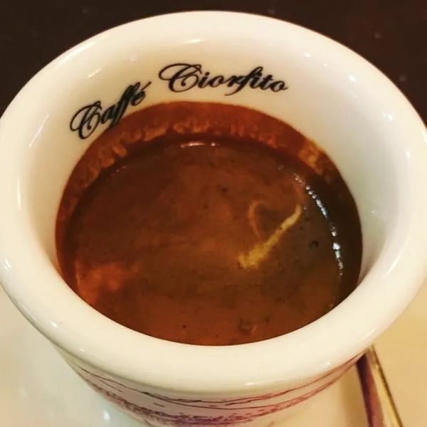 Tour privato di Napoli con degustazione della miglior Pizza Fritta, Sfogliatella e Caffè.